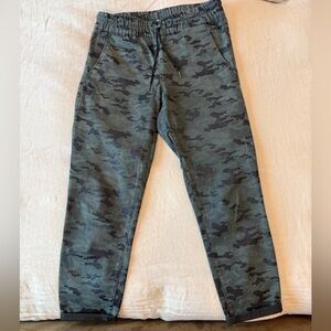 BEVY FLOG Camouflage Ankle Pants